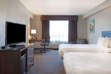 1 King Bed and 1 Double Bed One-Bedroom Suite Non-Smoking