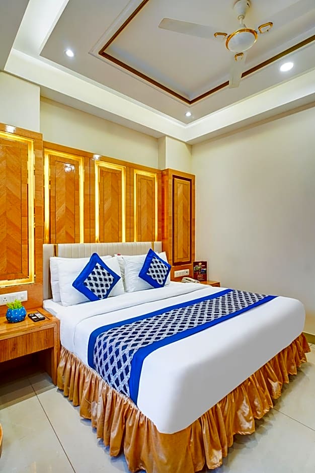 Hotel Gold Palace - 03 Mins Walk From New Delhi Railway Station