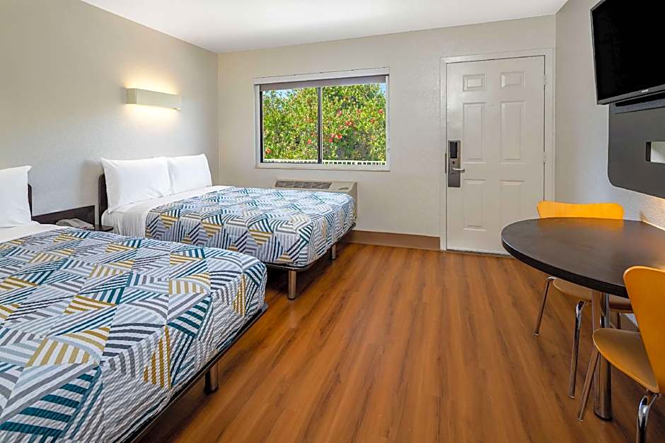 Motel 6-Santa Barbara, CA - State Street