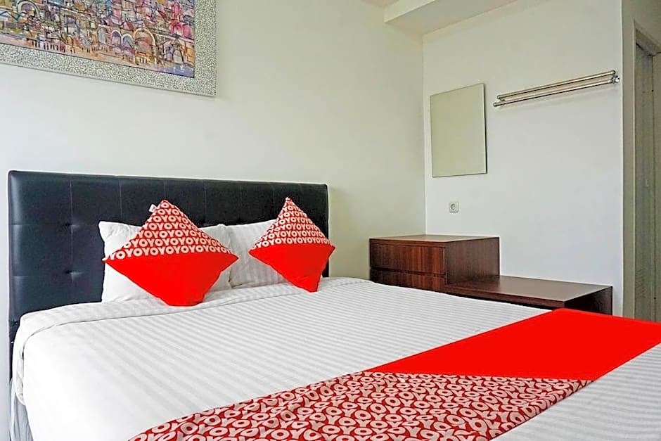 OYO 90241 Gunung Putri Square Apartment