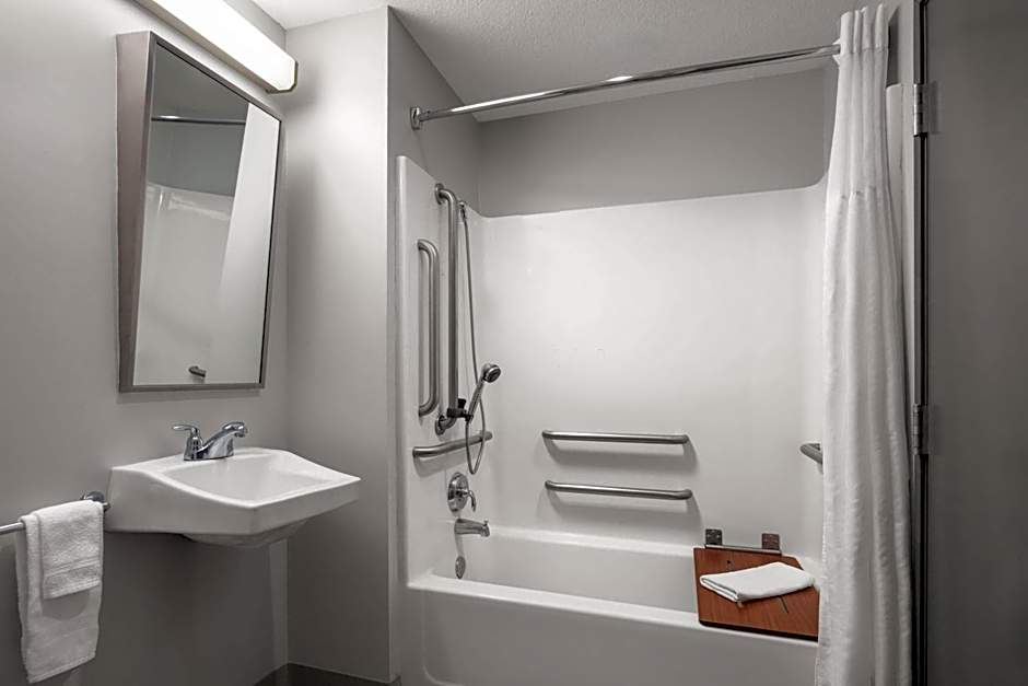 Microtel Inn & Suites by Wyndham Kearney