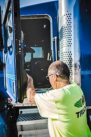 2 FULL BEDS | NON-SMOKING