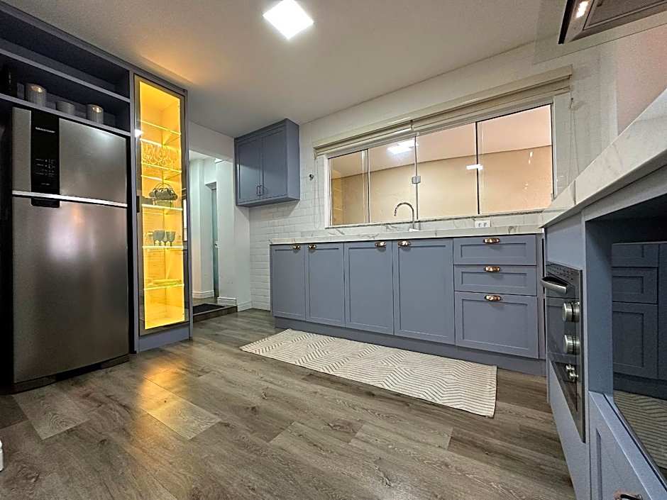 LA02- 2 Suítes +1Quarto | Jacuzzi | Churrasqueira