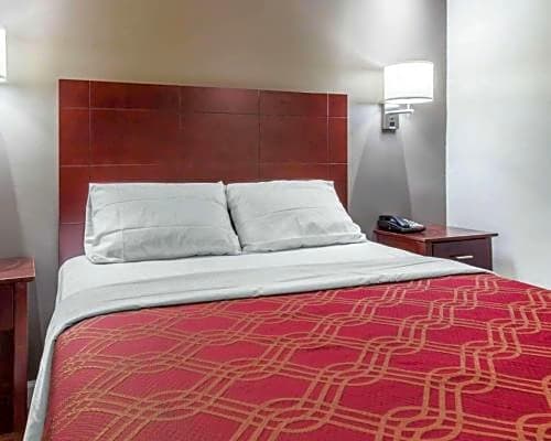 Econo Lodge South Ozone Park – New York, NY