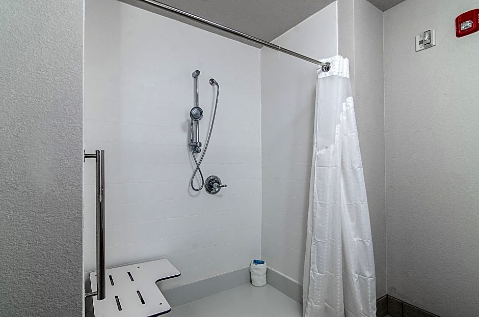 Holiday Inn Express & Suites - Atchison By IHG