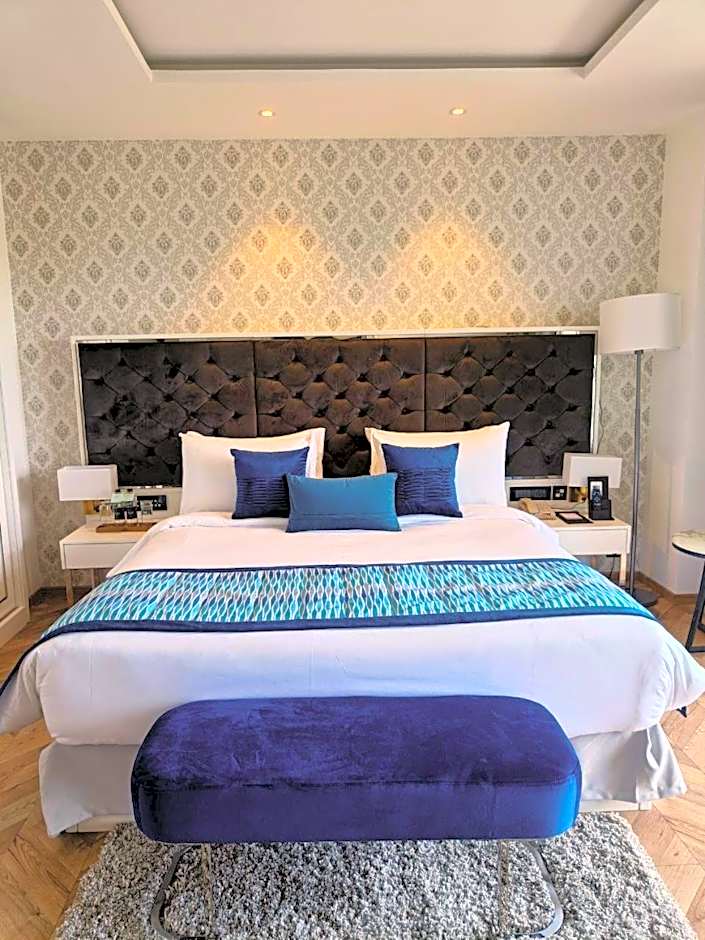 Amanora The Fern Hotels & Club