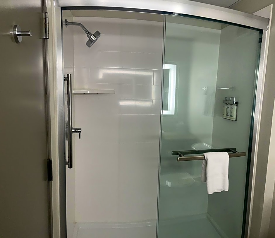 Holiday Inn Express & Suites Marquette By IHG