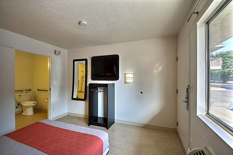 Motel 6-San Marcos, TX