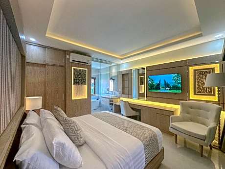 Grand Deluxe with Bathtub
