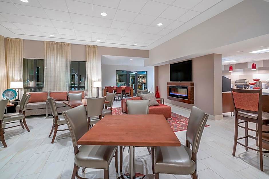 Ramada by Wyndham Minneapolis Golden Valley