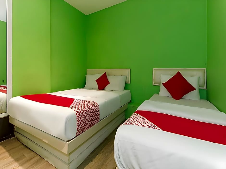 OYO 479 the green hotel