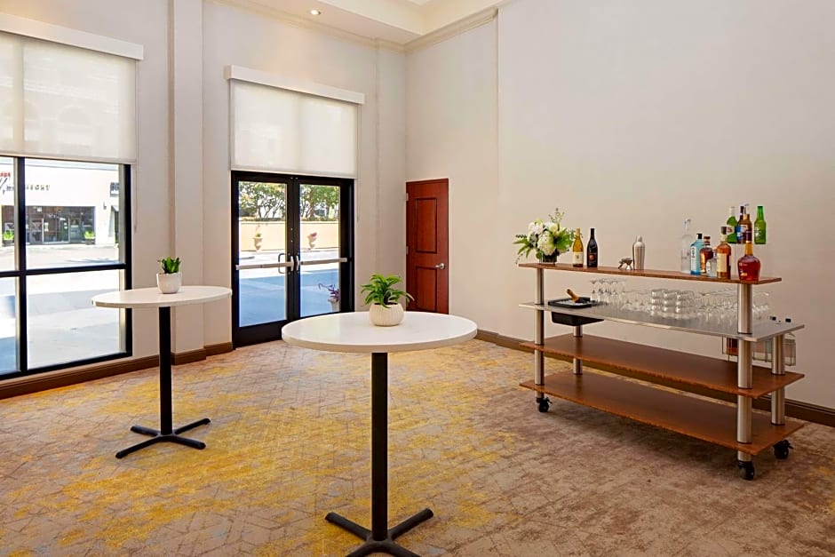 Hotel Zessa Santa Ana - a DoubleTree by Hilton