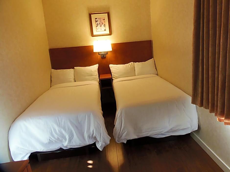 Rosslyn Inn & Suites