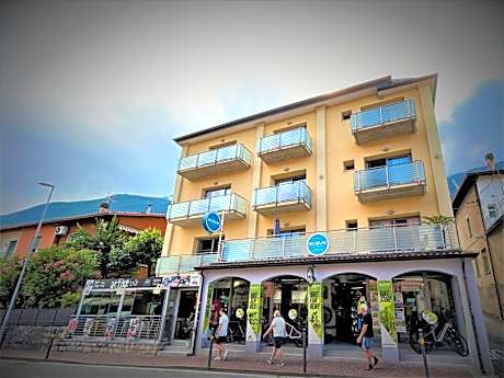 Family Apartment with 2 Balconies
