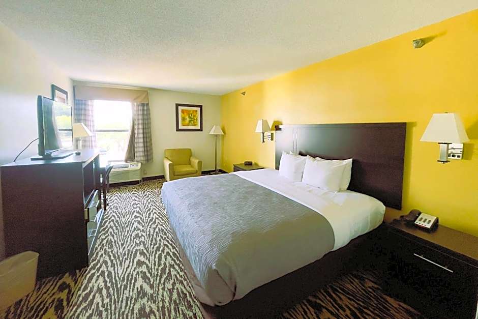 Quality Inn & Suites Clemmons I-40