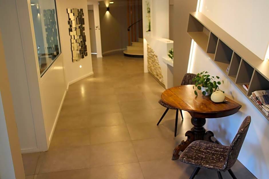 Logis Hôtel Restaurant Au Lion Rouge