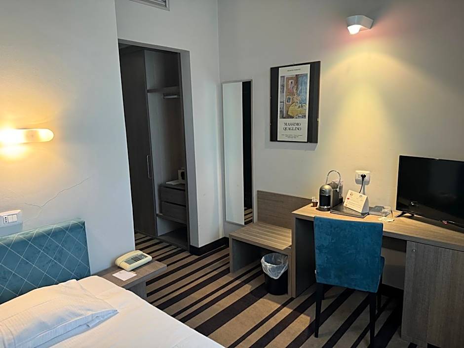 Jet Hotel