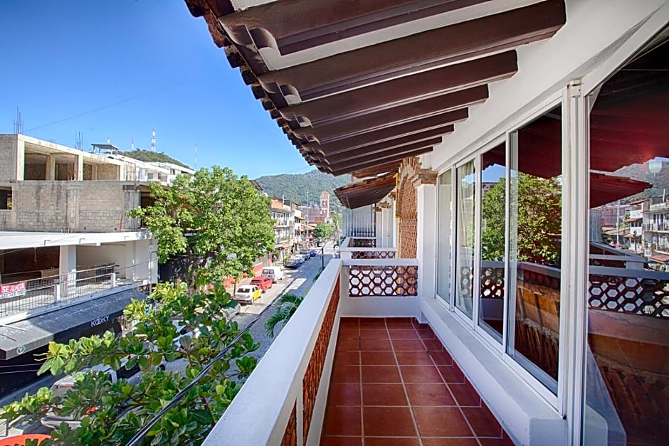 La Iguana Vallarta LGBT Experience - Romantic Zone