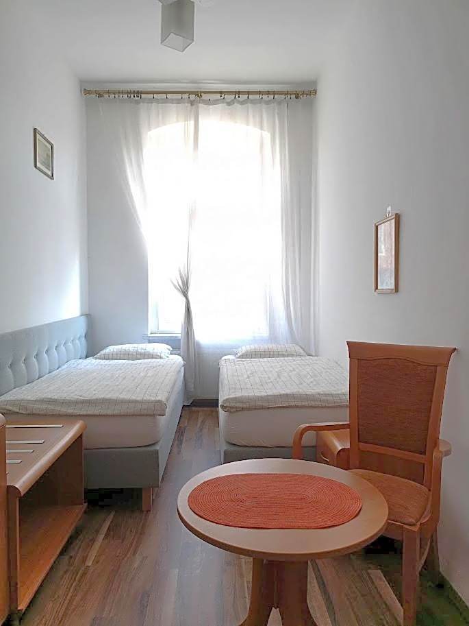 Babel Hostel, Dworzec PKP, Rynek