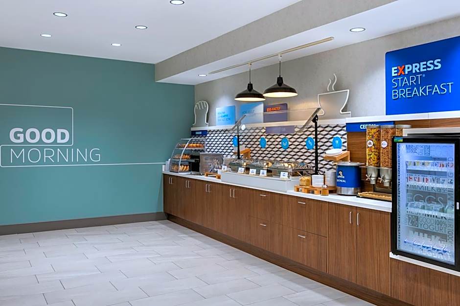 Holiday Inn Express & Suites Ottawa East-Orleans By IHG