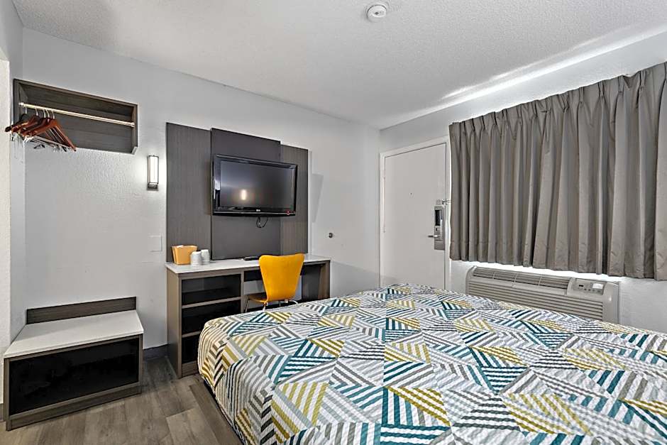 Motel 6-San Diego, CA - North