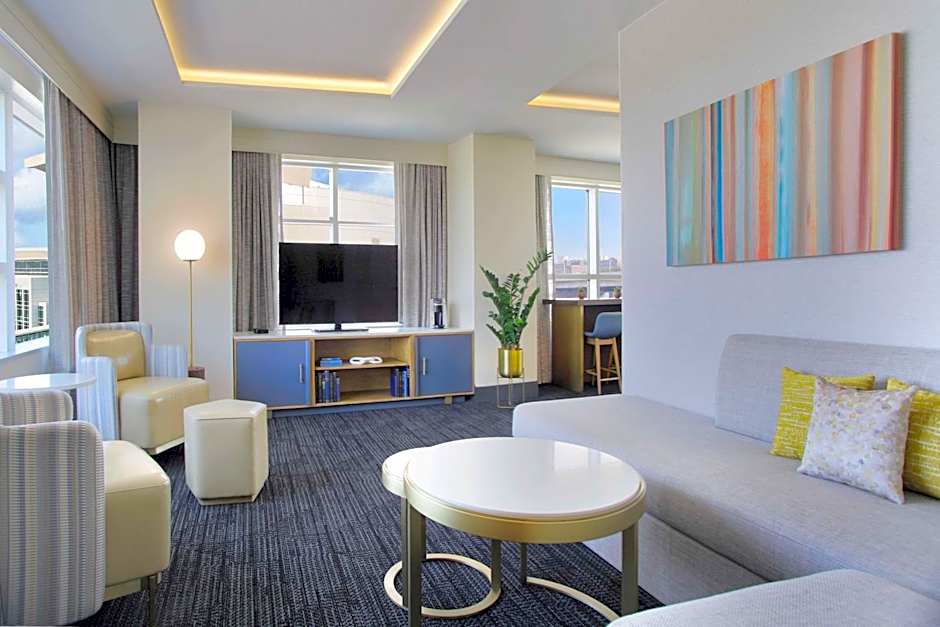 Photo 1 of 12 of Suite, Corner