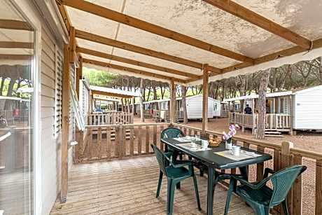 Lodge Superior Family Dog - Capacity 4 (pet allowed with extra fee)