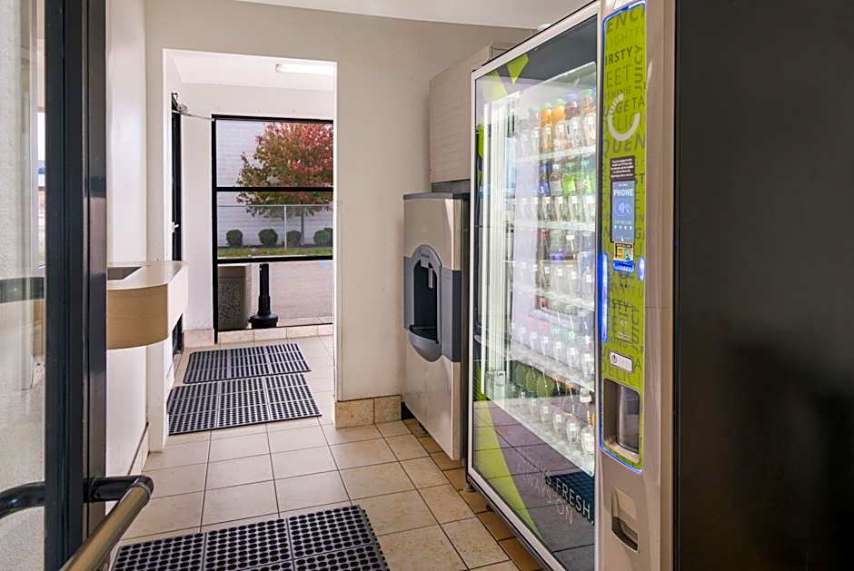 Knights Inn Grand Rapids East