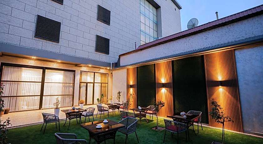 UNIQUE HOTEL