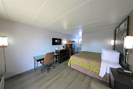 1 King Bed Studio Suite Non-Smoking