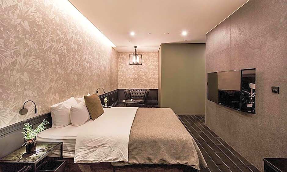 Hotel The May