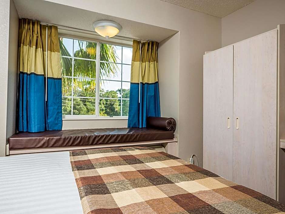 Photo 1 of 4 of 1 Queen Bed