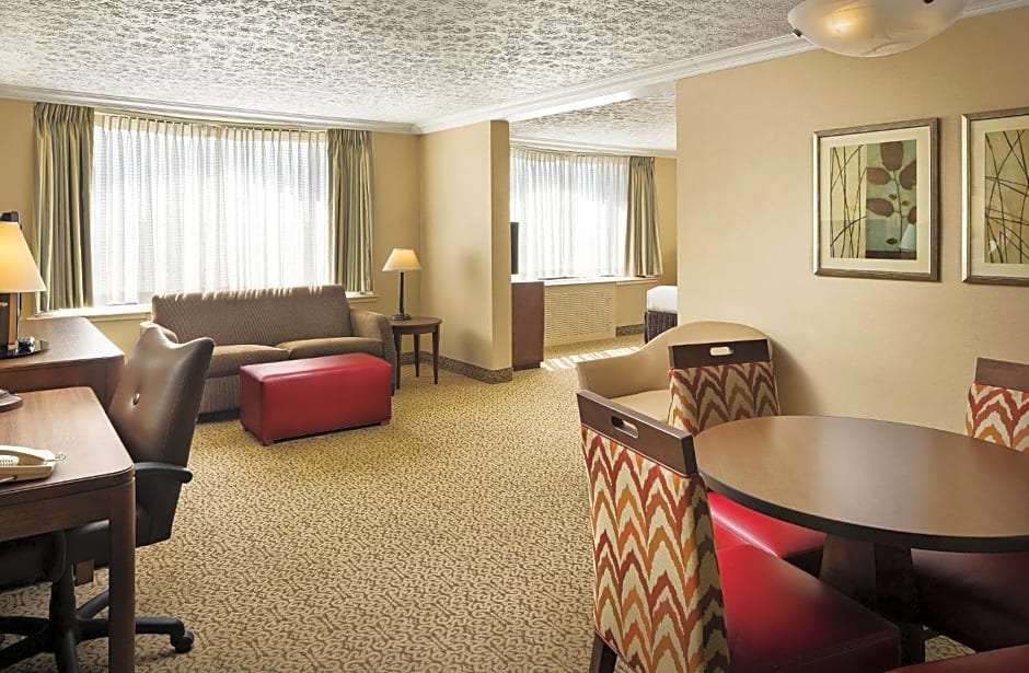 Crowne Plaza Louisville Airport Expo Center, an IHG Hotel