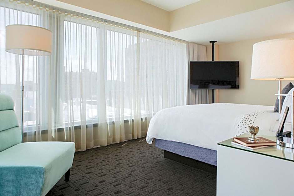 Renaissance by Marriott Allentown Hotel