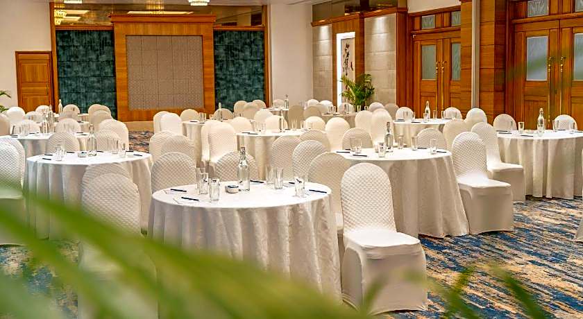 Kohinoor Continental, Near International Airport