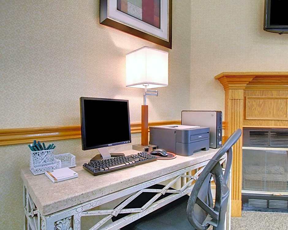 Columbia Inn & Suites