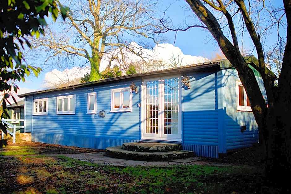 Luxurious Rural Cabin with Hot Tub