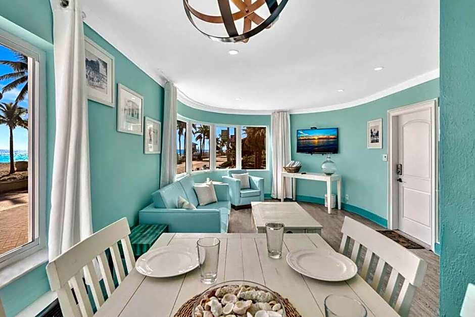 Panoramic beachfront Suite