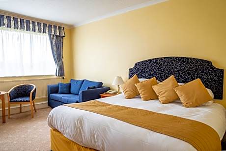 Superior Queen Room with Queen Bed - Non-Smoking