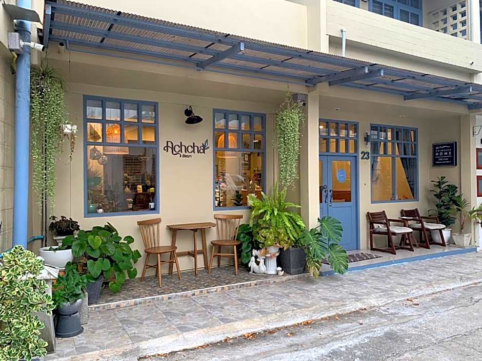 Achcha hotel - itsaraphap MRT station - Wat Arun