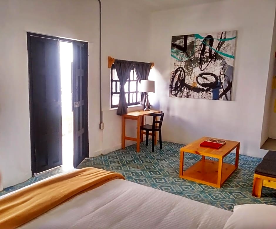 La Tozi Hotel