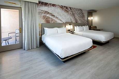 Queen Room with Two Queen Beds - Concierge Level