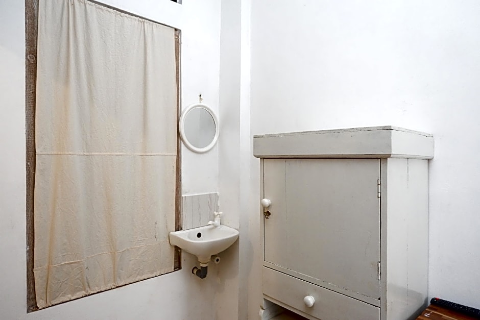 RedDoorz near Plengkung Gading 2