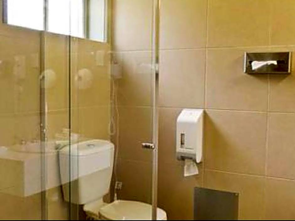 Lamplighter Motel And Apartments