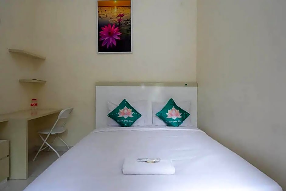 Teratai Guesthouse Mitra RedDoorz near Tugu Yogyakarta