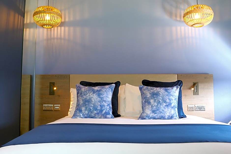 Hex Wildlife Hotel at Yorkshire Wildlife Park