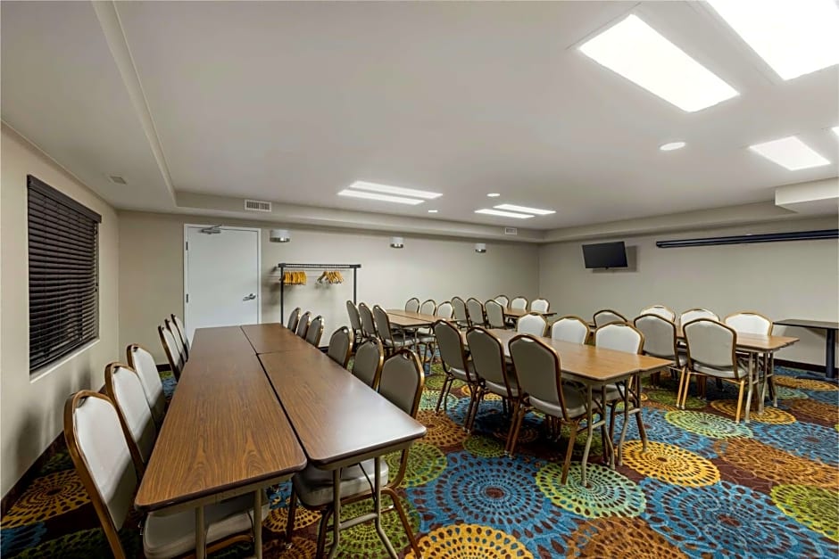 Best Western Watertown Inn and Suites 