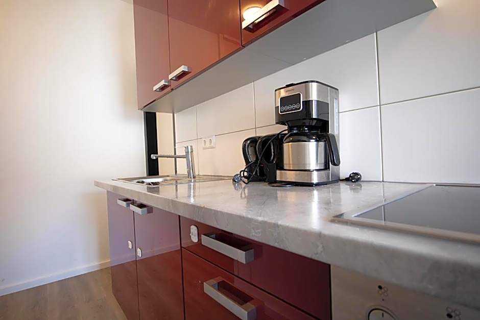 Near Schönbrunn - Economy Rooms in Shared Apartment at Meidling Train Station