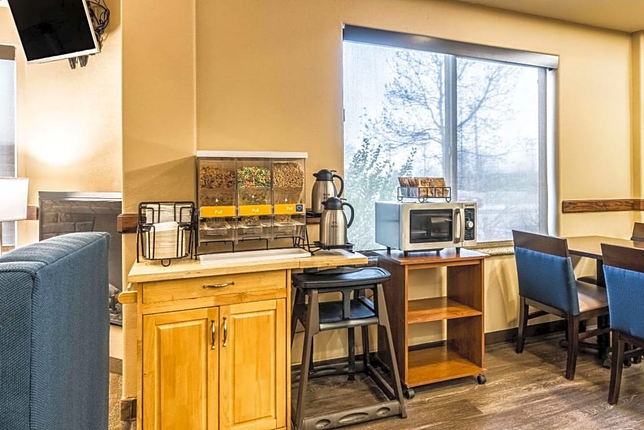Comfort Inn & Suites