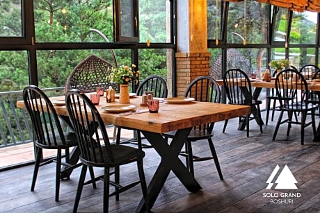 Solo Grand Boshuri Hotel